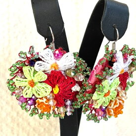 トルコ オヤピアス　トルコのお花とミニバラ　伝統工芸品　1点もの　コットン　シルク　刺繍　天然石　ビーズ　oya刺繍　1114
