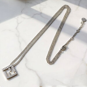 �t�F���f�B FENDI �l�b�N���X �t�H�[�G�o�[ �t�F���f�B FOREVER �N���X�^�� �y���_���g 2026�N�t�ĐV�� 8AK337 A44G�y2026SS�z�y04MP�z