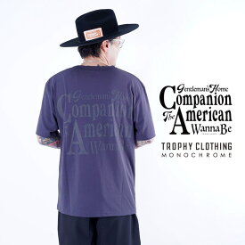 TROPHY CLOTHING×AMERICAN WANNABE「"MONOCHROME" COMPANION LOGO PC TEE / CHARCOAL」ロゴS/S Tシャツ / MEN'S メンズ / Tシャツ /クルーネック / ポケット / 吸水速乾 / 半袖 / カジュアル / アメカジ