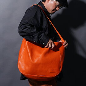 AMERICAN WANNABE アメリカンワナビー /「LEATHER NEWS PAPER BAG / ORANGE」レザーニュースペーパーバッグ / 鞄 / ショルダーバッグ / 肩掛け / トレードマーク / ロゴ / アクセサリー / 小物 / 本革 / レザー