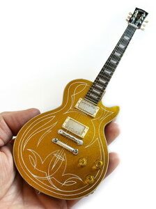 yVizBILLY F GIBBONS GIBSON LES PAUL GOLD MINI GUITARyF2023/2/3z