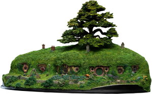 yVizLIMITED EDITION POLYSTONE / LOTR - ENVIRONMENT - BAG END ON THE HILL (CLCB)yF2022/10/7z