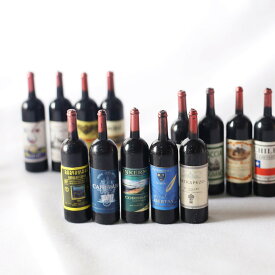 90000049（10点セット）ミニチュア赤ワインボトル（ランダム・指定不可）赤ワインミニチュアコレクション　バービーアクセサリーセット　ミニチュアダイニングシーン装飾
