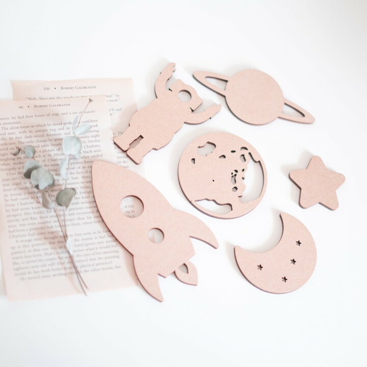 楽天市場 木製 宇宙 レター バナー ガーランド 誕生日 飾り 宇宙 グッズ ベビー キッズ イラスト セット スペース シャトル ロケット 地球 月 ムーン 星 スター 土星 火星 宇宙服 飛行士 おもちゃ 玩具 1歳 2歳 3歳 遊び 趣味