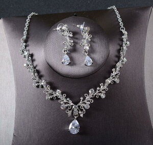 EFfBO ANZT[ lbNX AEFfBO AAp[eB[ ԉŃACeAuC_ANZT[@lbNXsAXorCAOZbg@@uCYCh