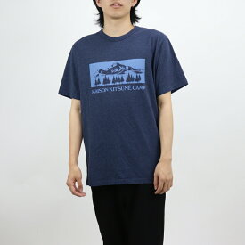 ＼P5倍 24日20時～／【新品】 メゾン キツネ MAISON KITSUNE IM00151KJ0008 MOUNTAIN CAMP CLASSIC TEE-SHIRT Tシャツ ネイビー キャンプ クルーネック 半袖 プリント ロゴ コットン メンズ