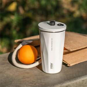 �yTYESO �^���u���[ �z���_�[����z�W�t�� �L�k�X�g���[�t���^���u���[ 600ml ��e�� �^��f�M �ۉ� �ۗ� ���� ������� ���I���Ȃ� �}�O�{�g�� �^���u���[ �ʋΒʊw �v���[���g�p �Ƒ� �J�b�v