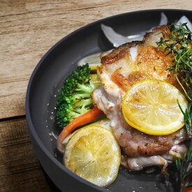 フラット皿 直径約22cm シリコン 食器 お皿 大きい 大きめ 北欧 シリコンスチーマー 日本製デザイン 電子レンジ可 食洗機可 食洗機対応 電子レンジ対応 軽量 割れない ランチプレート 大皿 パスタ皿 ピザ皿 軽い おしゃれ かわいい シンプル ブランド プレゼント ギフト