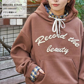 【秋冬新作】フーディ / 公式 CUBE SUGAR ブラシ刺繍 プルオーバーパーカー (3色): アメカジ レディース トップス プルオーバー ロゴ パーカー ポケット 長袖 カジュアル キューブシュガー