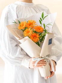 ガーベラ 花束 ブーケ 5本 10本 オレンジ ピンク ホワイト ミックス ギフト プレゼント ANDPLANTS アンドプランツ 母の日 誕生日 送別会 歓迎会 結婚記念日 敬老の日 記念日 発表会 贈り物 華やか かわいい おしゃれ 花ギフト 生花 切花 カラーと本数が選べる 配送前実物写真