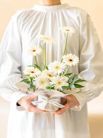 ガーベラ アレンジメント フラワーアレンジメント 12本 オレンジ ピンク ホワイト ギフト プレゼント ANDPLANTS アンドプランツ 母の日 誕生日 送別会 歓迎会 結婚記念日 敬老の日 記念日 発表会 贈り物 華やか かわいい おしゃれ 花ギフト 生花 切花 配送前実物写真