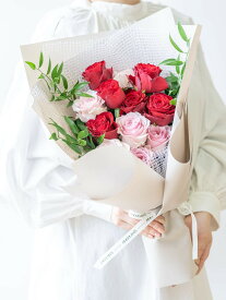 バラ 花束 ブーケ 赤 レッド ピンク ギフト プレゼント プロポーズ ANDPLANTS アンドプランツ 5本 7本 9本 12本 30本 誕生日 記念日 結婚記念日 いい夫婦 結婚式 ウエディング お祝い 女性 妻 華やか 豪華 おしゃれ 生花 切花 フラワーギフト 薔薇 花の女王