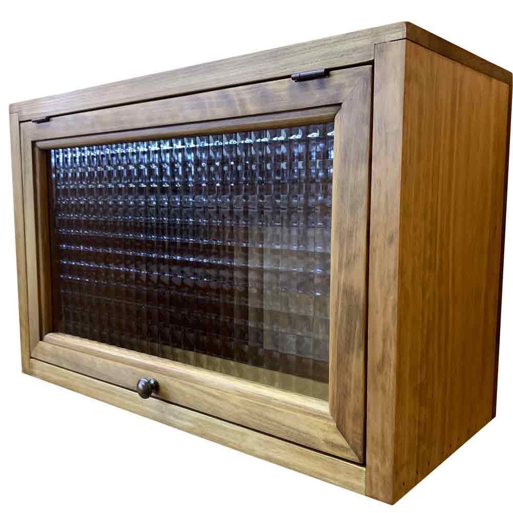 キャビネット チェッカーガラス 横型 45×19×29cm アンティークブラウン フラップアップ 吊戸棚 真鍮つまみ 背板あり 木製 ひのき ハンドメイド オーダーメイドのサムネイル