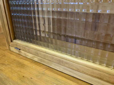 横型キャビネットチェッカーガラス扉アンティークブラウンw70d15h26cmニッチ用木製ひのきハンドメイドオーダーメイド
