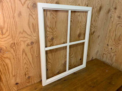 ウッドフレーム窓枠ガラスなしアンティークホワイト55×2×65cm片面桟入り木製ひのきハンドメイドオーダーメイド