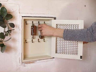 キーボックスアンティークホワイト25×7×30cmチェッカーガラスパンプキンノブニッチ用木製ひのきハンドメイドオーダーメイド