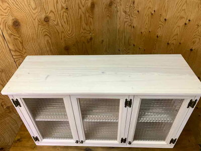 吊り戸棚チェッカーガラスホワイトステイン90×31×50cm3枚扉真鍮つまみ真鍮蝶番