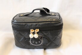 ハローキティ キルティング バニティポーチ キティ　ブラックエンジェル