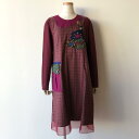 【50％OFF SALE】アルベロベロ(Alberobello)オレボレブラぶたさん刺繍＆刺繍アップリケ ツイルチェック ストレッチポンチ ワンピース （レッド）【2023 AUTUMN COLLECTION】送料無料