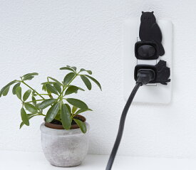 ふくろうのコンセントカバー2個組［Aタイプ・Bタイプ］【停電対策】【節電対策】【4個までネコポス便OK】【スマイルキッズ】【ふくろうのコンセントカバー】【フクロウ】【縁起物】【アイデア】【グッズ】【火災防止】【防災】【安全】【日本製】