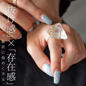 指輪 アクセサリー リング 11号 ストーン クリスタル 天然石 モチーフ 真鍮 クリア 透明 ゴールド デザイン 大人 レディース 大ぶり ゴージャス 高級感 上品 高見え モダン 華やか おしゃれ 母