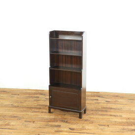 ブックシェルフ 下段には扉付き 細身で背の高いタイプ 落ち着いた色 飾り棚 ディスプレイ棚 本棚 イギリスアンティーク家具　59804