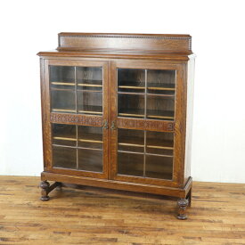 総無垢材ブックケース オーク材の美しい杢目 本棚 飾り棚 ガラス扉 足のデザインにも注目したい イギリス アンティーク家具　59899