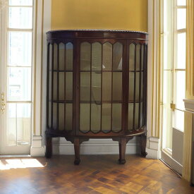 1930年代　ディスプレイキャビネット ヴィンテージ キャビネット ディスプレイラック 棚 収納 コレクションボード 飾り棚 収納ケース 収納家具 ラック ガラス 木製 ヴィンテージ風 アンティーク おしゃれ 猫脚 ロココ調 ガラス棚