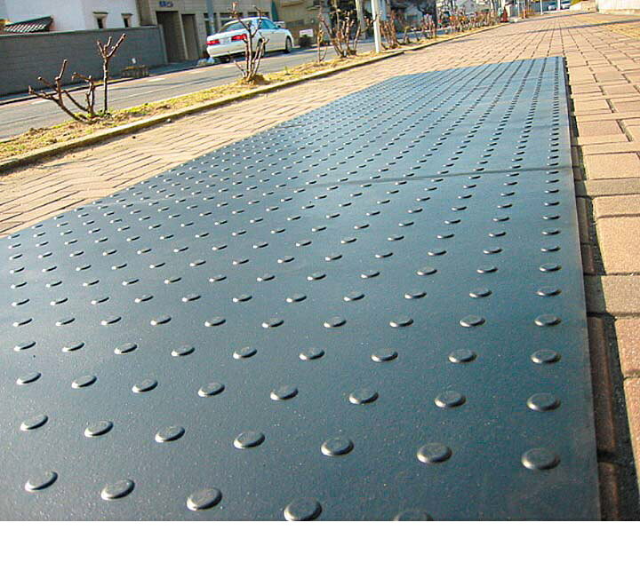 楽天市場】ワンツーマット(ブラックターフ) 20mm厚×1m幅×2m 養生用ゴムマット【大型商品】【代引き不可・お届け先 本州のみ】 : 安全・サイン8 楽天市場】ワンツーマット(ブラックターフ) 20mm厚×1m幅×2m 養生用ゴムマット【大型商品】【代引き不可・お届け先 本州のみ】 : 安全・サイン8