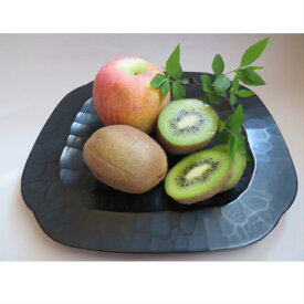 漆器　盛皿　鎌倉彫　贈り物　プレゼント【 誕生　新築　還暦　喜寿　古希　金婚式　銀婚式の祝い 】　【 木製　漆　黒い色　綺麗なタタキ刀痕模様　縁付きモッコ皿 】　【 揚げ物　煮物　洗える 】作りて直送！