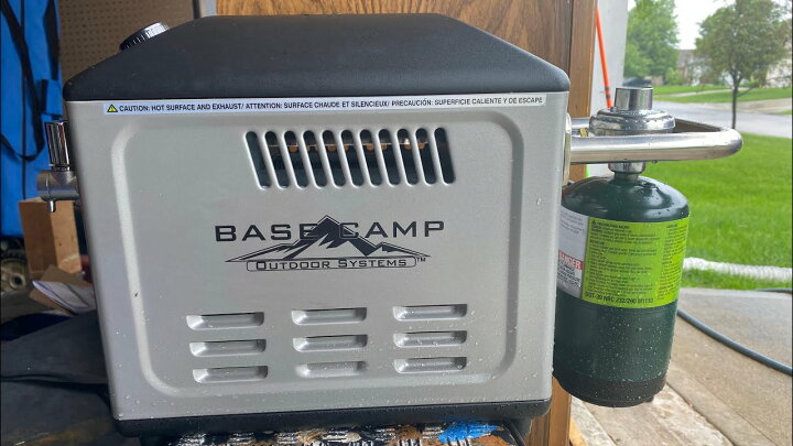 楽天市場】【並行輸入品】 温水シャワー ポータブル Mr. Heater BOSS-XW18 Basecamp バッテリー式 温水機 ポータブル温水器  シャワー システム 充電式 電動シャワー 温水器 持ち運び アウトドア キャンプ レジャー Mr. Heater BOSS-XW18 Basecamp  Battery Operated Shower ...