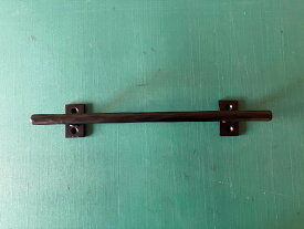 【試作品！1本のみ!】アイアンバー　丸棒13ミリ　全長約350mm　つや消し黒空いた時間で作りましたので通常よりお安く提供します◆縦横自由にお使いください送料は本州で1500円です※返品交換不可※ビスは付属しません※塗装にタレあり
