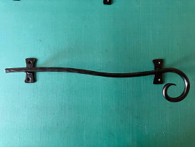 【試作品！1本のみ!】アイアンバー　丸棒10ミリ　全長約520mm　つや消し黒空いた時間で作りましたので通常よりお安く提供します◆縦横自由にお使いください送料は本州で1900円です※返品交換不可※ビスは付属しません※