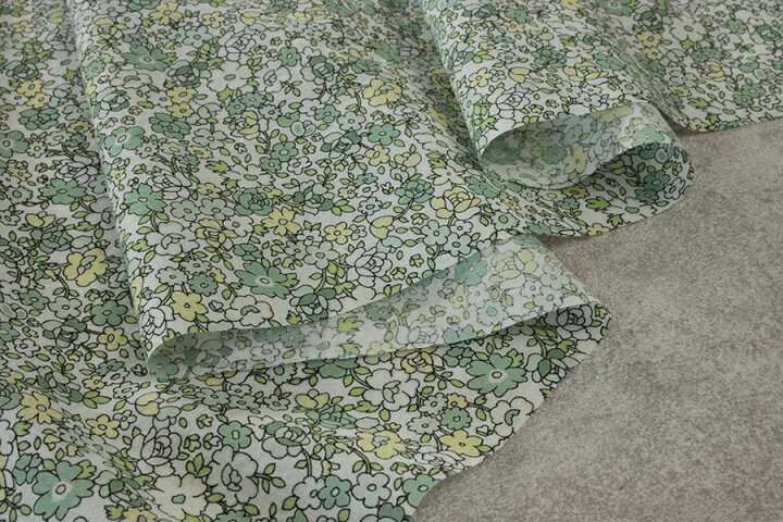 楽天市場 綿60ローン生地 ベリーフラワー 綿 コットン 生地 花柄 女の子 可愛い かわいい おしゃれ お洒落 マスク 薄手 薄い 夏 涼しい 抜群の上品な可愛さで作品を更に仕立て映え Apuhouse Fabric アプハウス