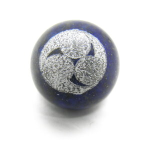 山本勘助「左三つ巴」ラピスラズリ 12mm 白彫り 武将 家紋 【彫刻ビーズ・彫りビーズ】 / 天然石、パワーストーンの専門店インペリアルオーラ おしゃれ かわいい オシャレ 可愛い プレゼン