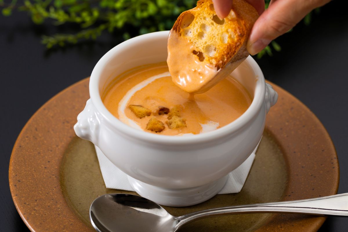 贅沢なスープがご自宅で簡単にできるスープにするとマグカップで約４杯分。パスタやグラタンも手軽にアレンジできます。特別な日の食卓がパッと華やかに！