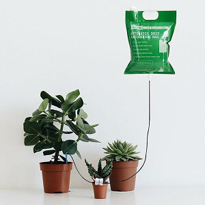 【送料無料】水やり当番 自動水やり器 植物 自動給水器 給水キャップ 水量調節可能 1つの水出口 点滴灌漑 6.5L 大容量 ウォーター バッグ s字フック付き 留守中の水やり 出張 旅行 園芸 植木