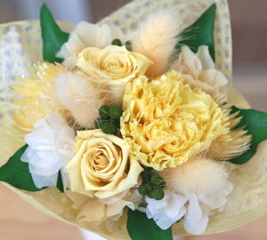 "over the Yellow dune"(オーバー・ザ・イエローデューン)バラとカーネーションのプリザーブドフラワーブーケ 【母の日・ホワイトデー・結婚・誕生日・合格・卒業・退職・入学・就職・お祝い・