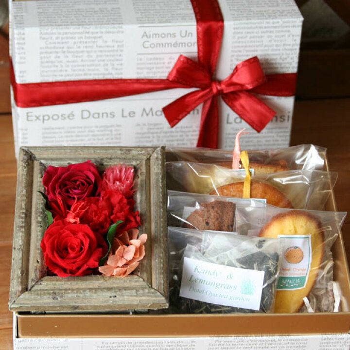 楽天市場 送料込 プリザーブドフラワーミニフレームとお菓子のギフトボックス レッド ローズ カーネーションの額 和歌山産フルーツの焼き菓子 レモングラス紅茶の詰め合わせ誕生日 結婚 お祝い お礼 花とスイーツギフト 母の日に Arancia Mica Male