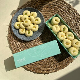 ポイント3-10倍！送料無料！2-6個11-31%引クーポン！女子会 美味しいバニラ クッキー ゴライベ（Al Baba）200g アラブ 独特のホワイトクッキー ここでしか味わえない新スイーツ スリムな箱に2段積30〜34個 ピスタチオをトッピング スイーツ