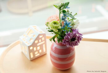 Kahler(ケーラー)花瓶フラワーベース(ミニサイズ)オマジオ数量限定日本特別受注品OMAGGIOデンマーク陶器ホワイトプレゼントおしゃれな北欧雑貨花びんインテリアボーダーデンマークの陶磁器北欧のお部屋インテリア雑貨ハーマンケーラー