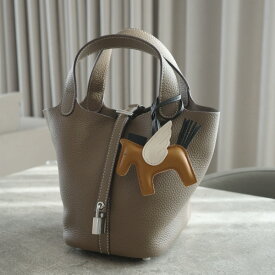 ペガサスチャーム ふっくら 厚み 馬 韓国 バッグ キーホルダー アクセサリー リュック レトロ 服 おしゃれ かわいい 小物 飾り ビーズ リボン キュート ガーリー ファッション レディース 雑貨 真珠 人気 流行り トレンド キーリング