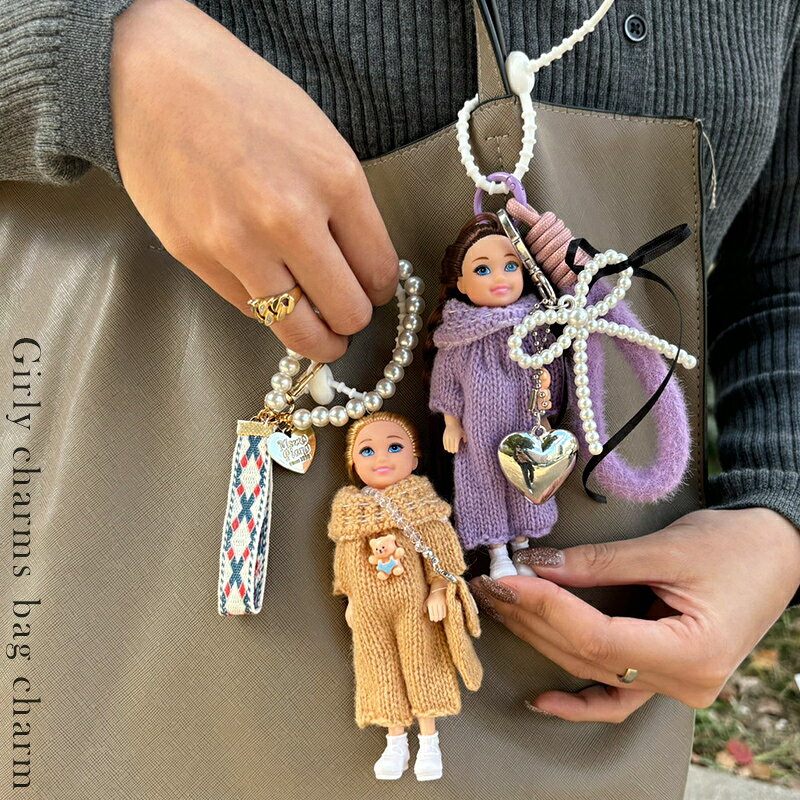 ★ポイント最大8倍還元ドール チャーム 韓国 バッグ キーホルダー アクセサリー バービー 人形 リュック レトロ 服 おしゃれ かわいい 小物 飾り ビーズ リボン キュート ガーリー ファッション レディース 雑貨 レトロ 真珠 人気 流行り トレンド キーリング じゃらじゃら - メイン画像 1