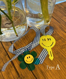 スマイル ニコちゃん バッグ チャーム 韓国 雑貨 キーホルダー にこちゃん かわいい おしゃれ パーツ アクセサリー H マーク レディース ストラップ ポーチ 飾り リボン 花 推し カラー フラワー デザイン 携帯 じゃらじゃら 人気 トレンド リング リボン