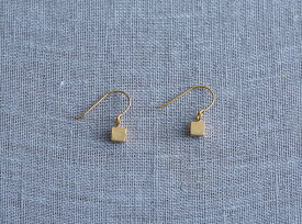 Ye Olde Haunt イェ オールド ハウント ROOOM SQUAREピアス　フックピアス　スクエアピアス　アクセサリー　ジュエリー　リボン　ピアス　ゴールド　ギフト　プチギフト　プレゼント　K14GF　K18コーティング　日本製