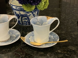 【有田焼 文山窯 金牡丹 流転コーヒーC/S】有田焼 磁器 コーヒーカップ コーヒーマグ 15変形皿 青 金 手書き 珈琲碗 菓子皿 おしゃれ 和食器 ギフト 引き出物 内祝い プレゼント