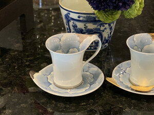 【有田焼 文山窯 プラチナ牡丹 流転コーヒーC/S】有田焼 磁器 コーヒーカップ コーヒーマグ 15変形皿 青 銀 手書き 珈琲碗 菓子皿 おしゃれ 和食器 ギフト 引き出物 内祝い プレゼント