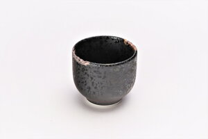 【有田焼 梶貞製陶所 金銀彩黒 ぐい呑】有田焼 磁器 盃 酒器 黒 晩酌 冷酒 おしゃれ 和食 ギフト 引き出物 内祝い プレゼント