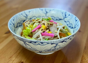 【有田焼 そうた窯 染付花弁紋 平麺鉢】有田焼 磁器 丸型 中鉢 青 手書き うどん 麺類 サラダボウル 煮物鉢 おしゃれ 和食器 ギフト 引き出物 内祝い プレゼント