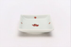 【有田焼 そうた窯 染付赤小花紋 正角姫小皿】有田焼 磁器 箸置き 角型 小皿 豆皿 手塩皿 おてしょ皿 赤 手書き 薬味 おしゃれ 和食器 ギフト 引き出物 内祝い プレゼント